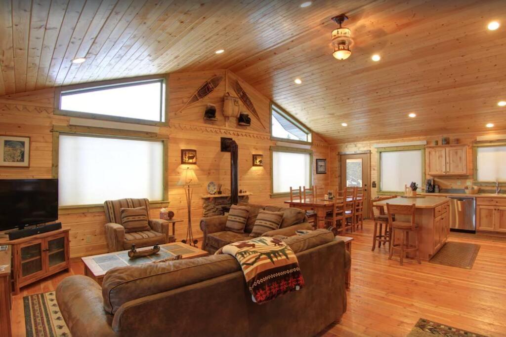 Fox Den Lodge Уест Йелоустоун Екстериор снимка