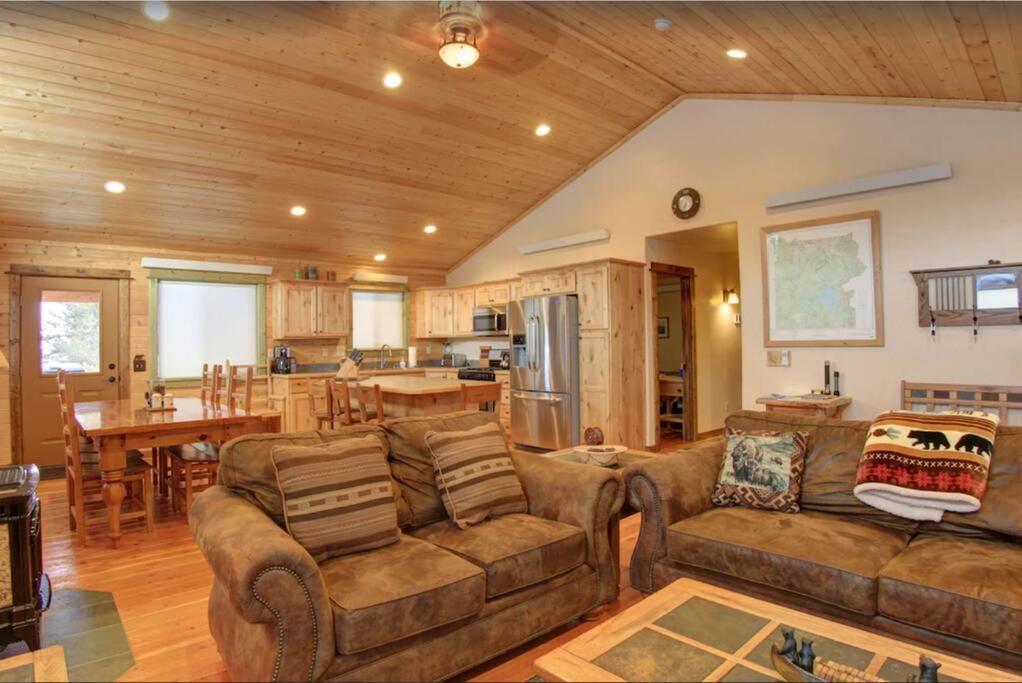 Fox Den Lodge Уест Йелоустоун Екстериор снимка