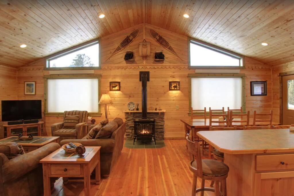 Fox Den Lodge Уест Йелоустоун Екстериор снимка