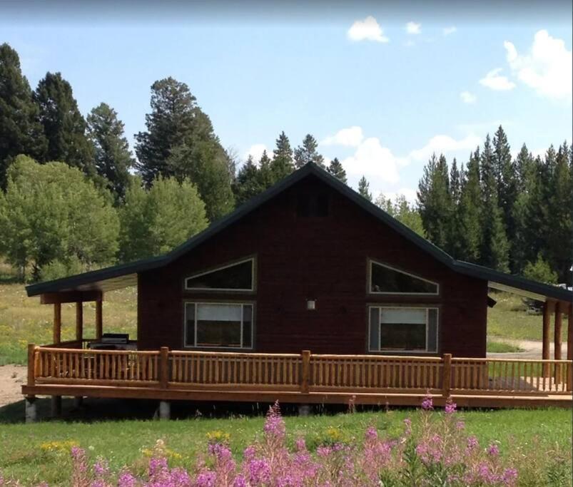 Fox Den Lodge Уест Йелоустоун Екстериор снимка